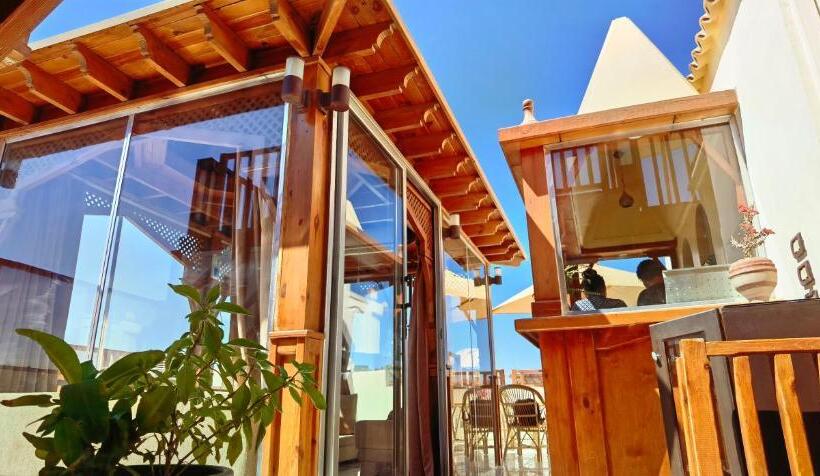 استودیوی استاندارد, Green Garden Resort