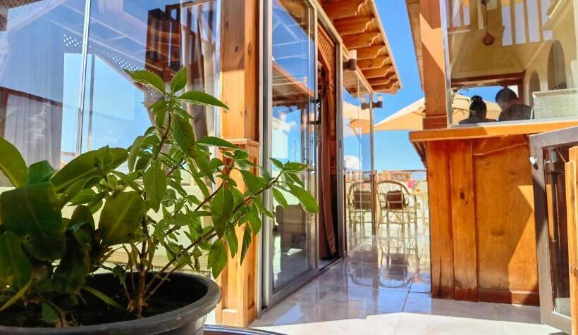 استودیوی استاندارد, Green Garden Resort