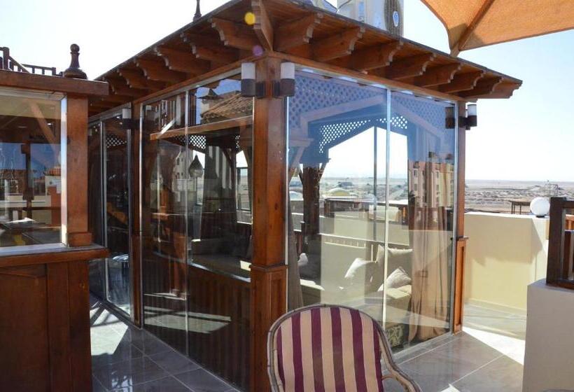 استودیوی استاندارد, Green Garden Resort