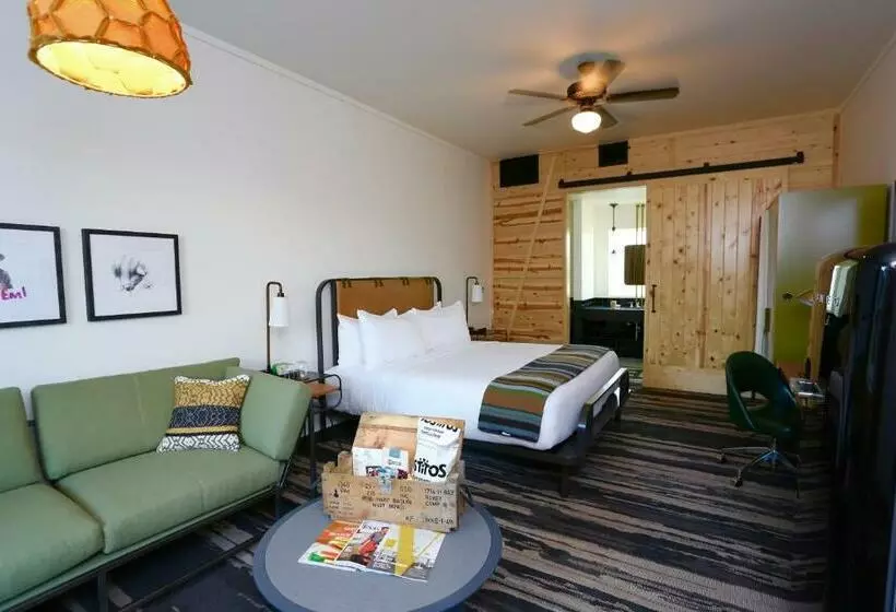 اتاق استاندارد با تخت بزرگ, Cavalry Court, By Valencia Hotel Collection