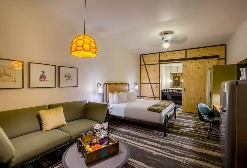 اتاق لوکس, Cavalry Court, By Valencia Hotel Collection