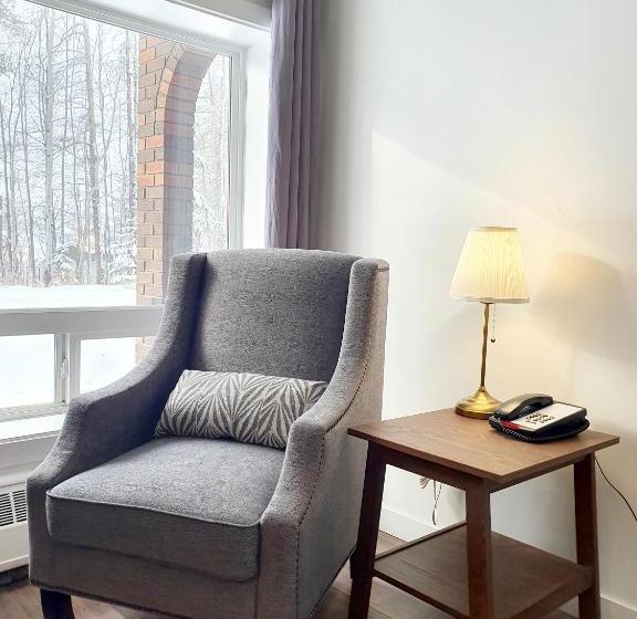 חדר משפחתי, Cloud 9 Inn