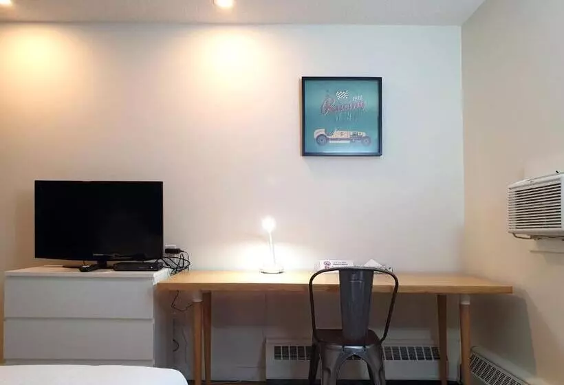 ファミリールーム, Cloud 9 Inn