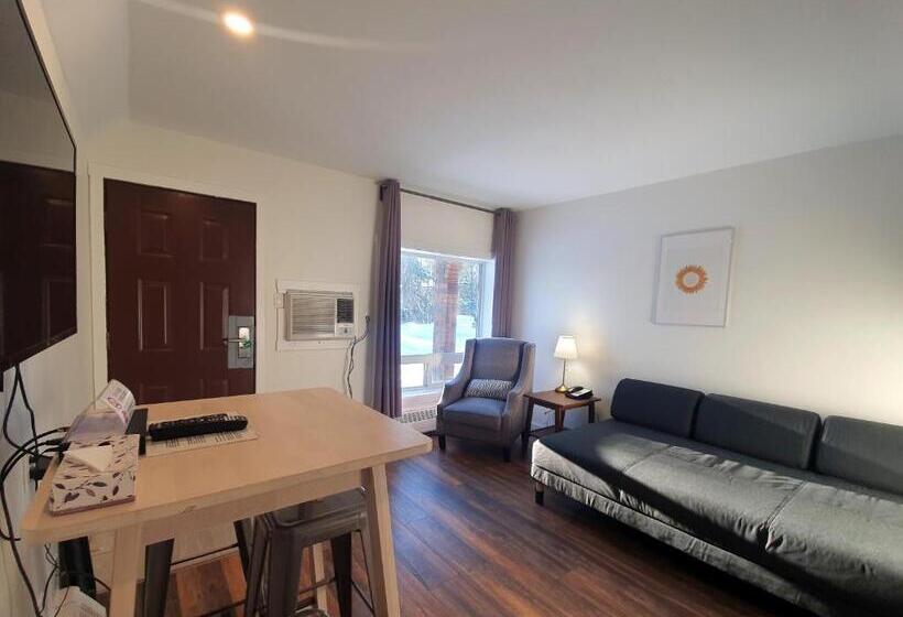 חדר משפחתי, Cloud 9 Inn