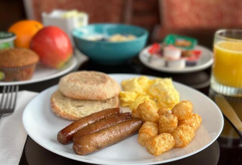 经济房, Cloud 9 Inn