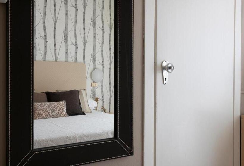 이코노미 룸, Gatto Bianco Maarea