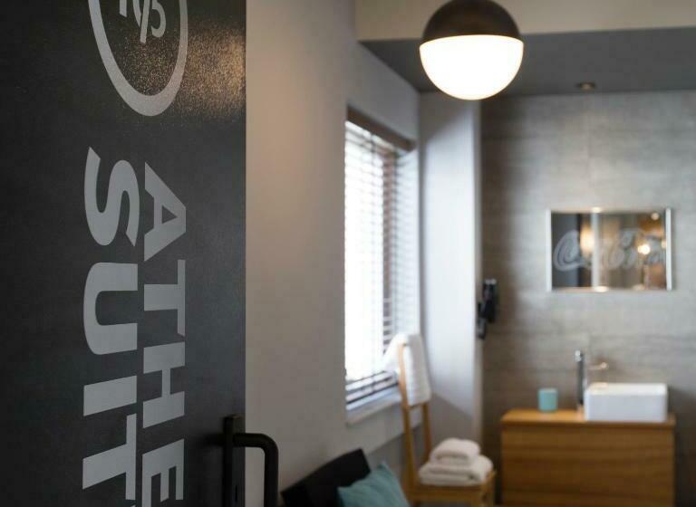 디럭스 룸, Pi Athens