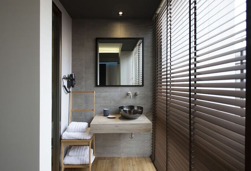 디럭스 룸, Pi Athens