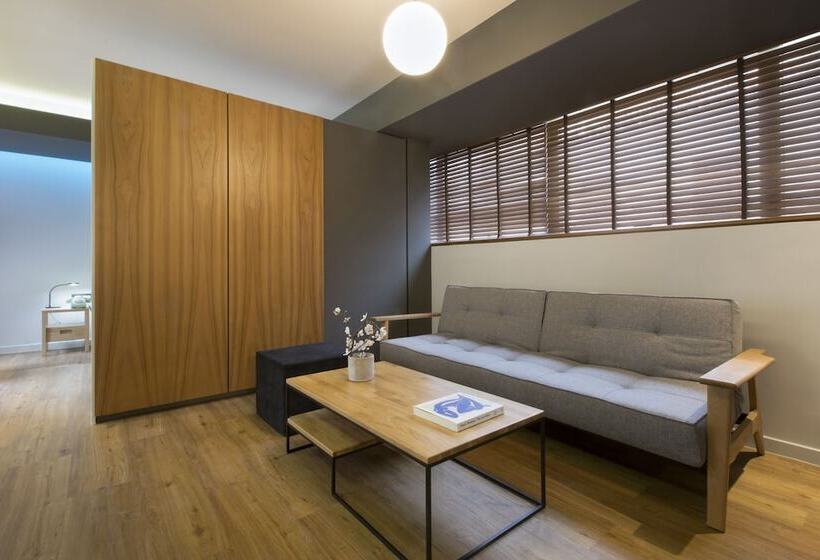 Family Suite, Pi Athens