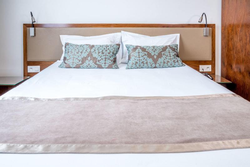 전망 스위트, Pi Athens