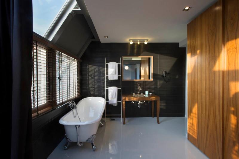 전망 스위트, Pi Athens