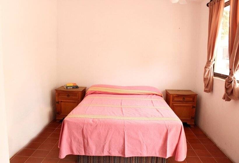 غرفة قياسية ثلاثية, Rural San Anton