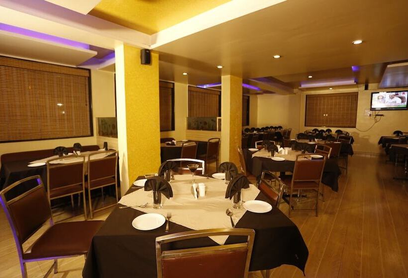 חדר אקזקיוטיב, Sanket Inn