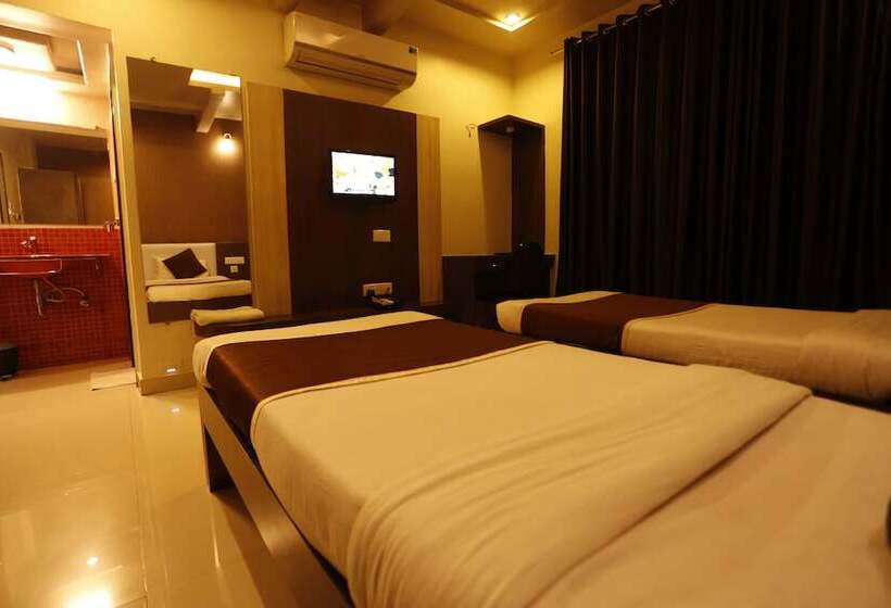 חדר אקזקיוטיב, Sanket Inn