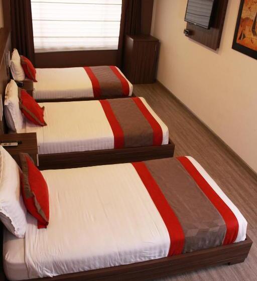 اتاق استاندارد سه نفره, Santiago De Compostella Suites