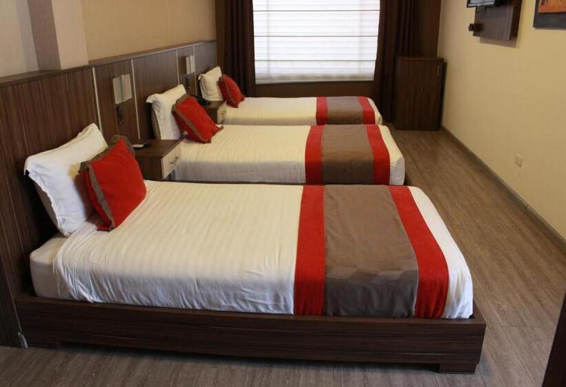 Номер Стандарт Трехместный, Santiago De Compostella Suites