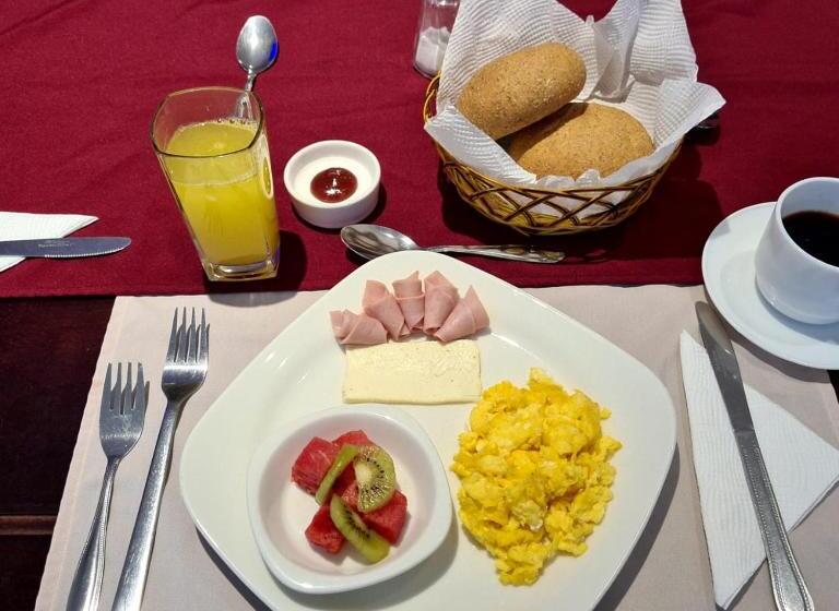 اتاق استاندارد سه نفره, Santiago De Compostella Suites