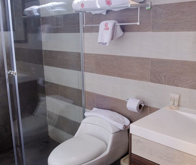 Номер Стандарт Трехместный, Santiago De Compostella Suites