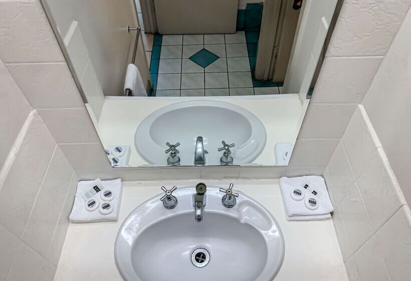 חדר משפחתי, Maryborough City Motel