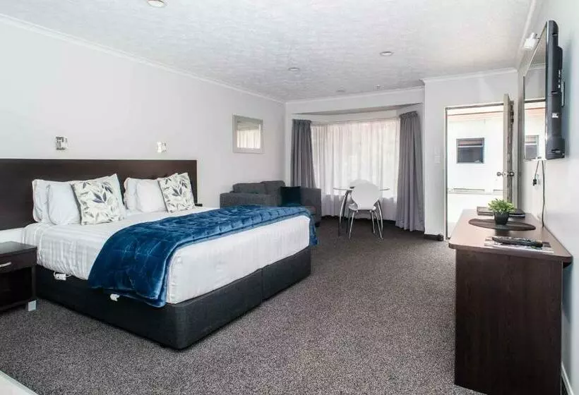 スタンダードスタジオ, White Heron Motor Lodge