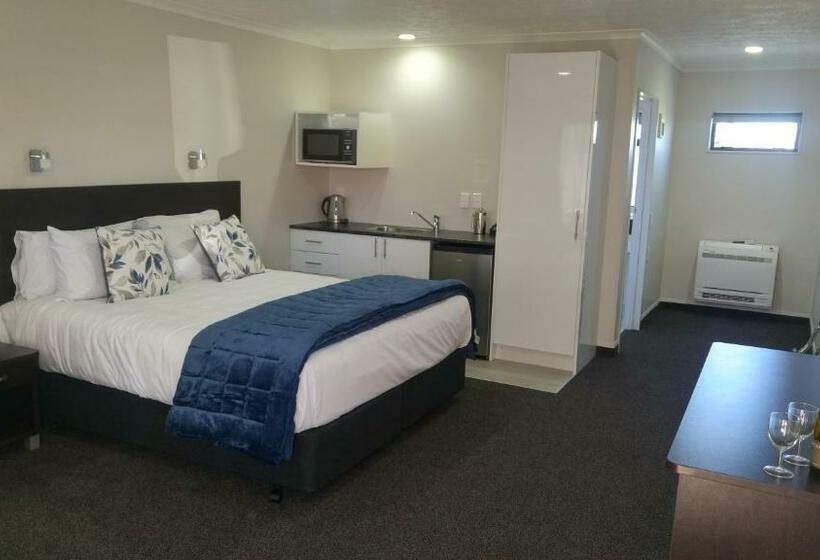 استودیوی استاندارد, White Heron Motor Lodge