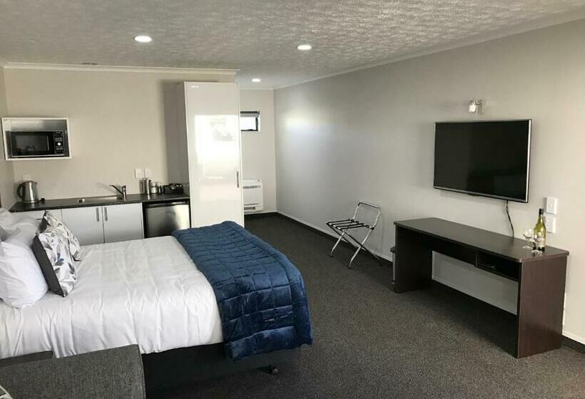 استودیوی استاندارد, White Heron Motor Lodge