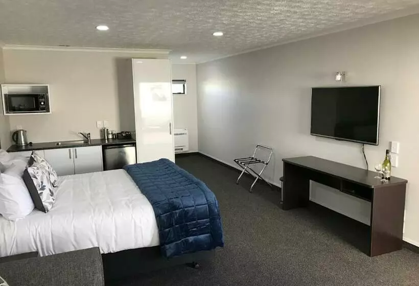 スタンダードスタジオ, White Heron Motor Lodge
