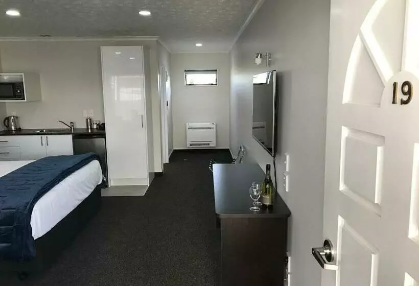 スタンダードスタジオ, White Heron Motor Lodge