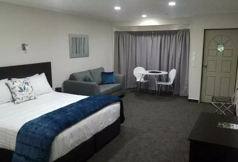 スタンダードスタジオ, White Heron Motor Lodge