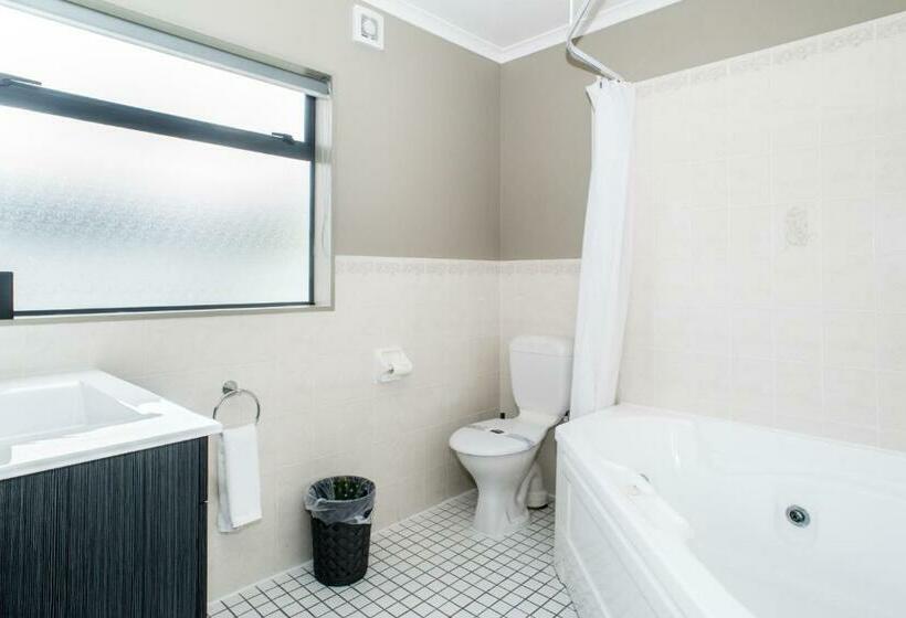 استودیوی استاندارد, White Heron Motor Lodge