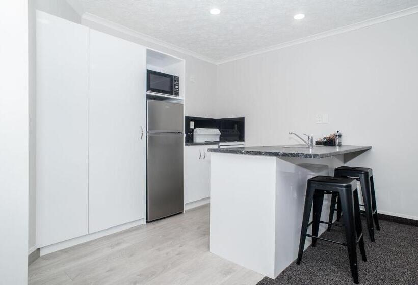 Апартаменты 2 Спальни, White Heron Motor Lodge