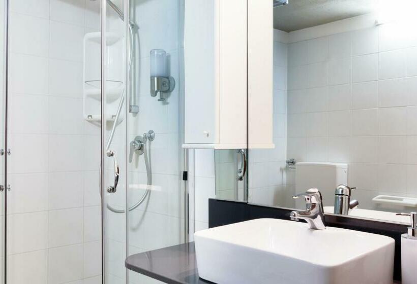 استودیوی استاندارد, Residence Diaz