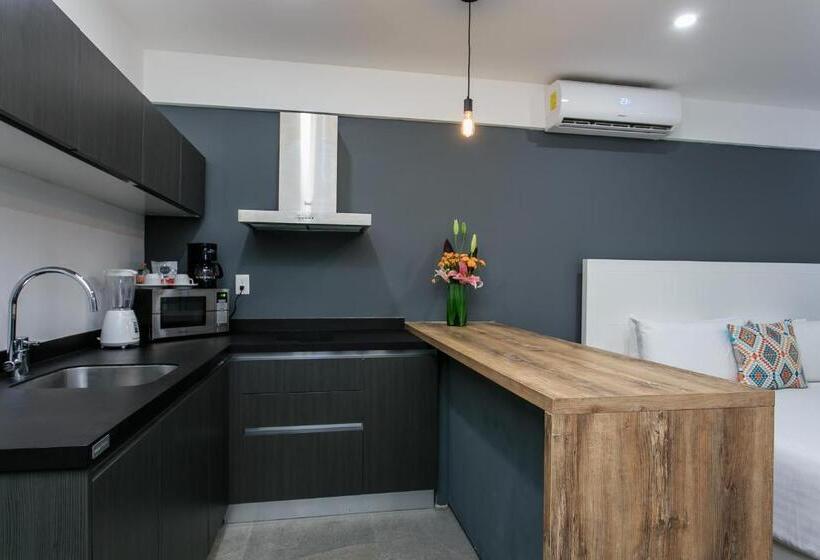 ファミリーステューディオ, Studio 30 Condhotel By Nah Hotels