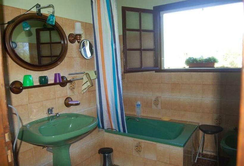 带共用浴室的标准房间, Chambres D Hôtes Esponde Marie Jeanne