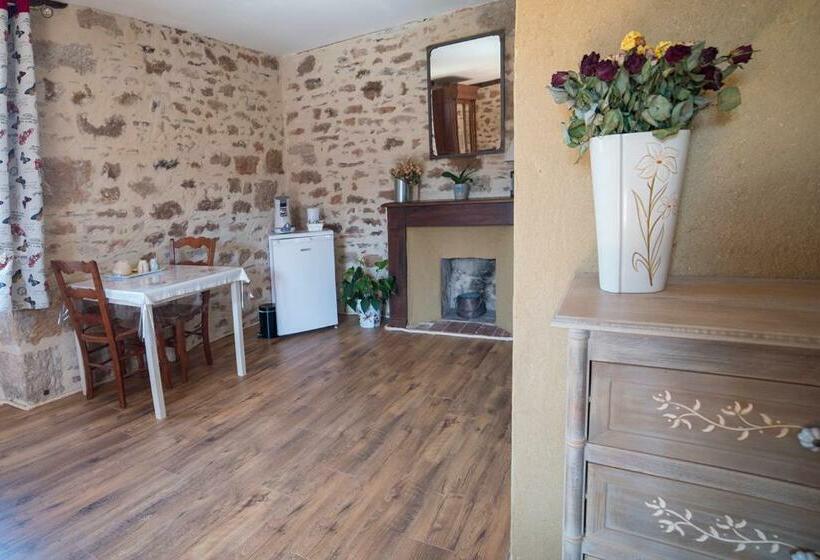 Номер Стандарт Вид на Сад, Ecuries De Saint Maurice  Maison D Hôtes De Gondou