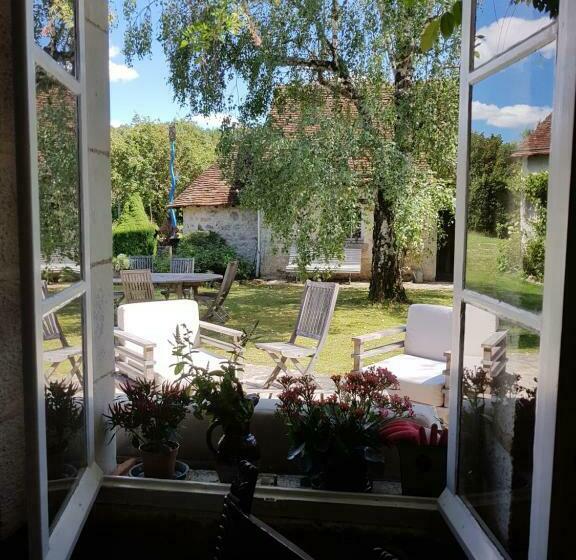 غرفة قياسية داخلية, Hôte Sainte Marie