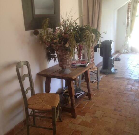 غرفة قياسية داخلية, Hôte Sainte Marie