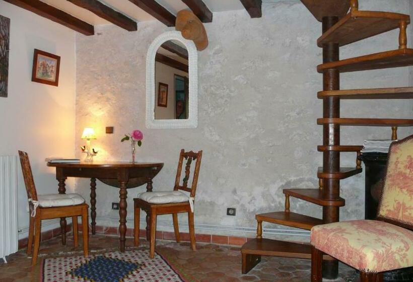 منزل غرفة نوم واحدة, Hôte Sainte Marie