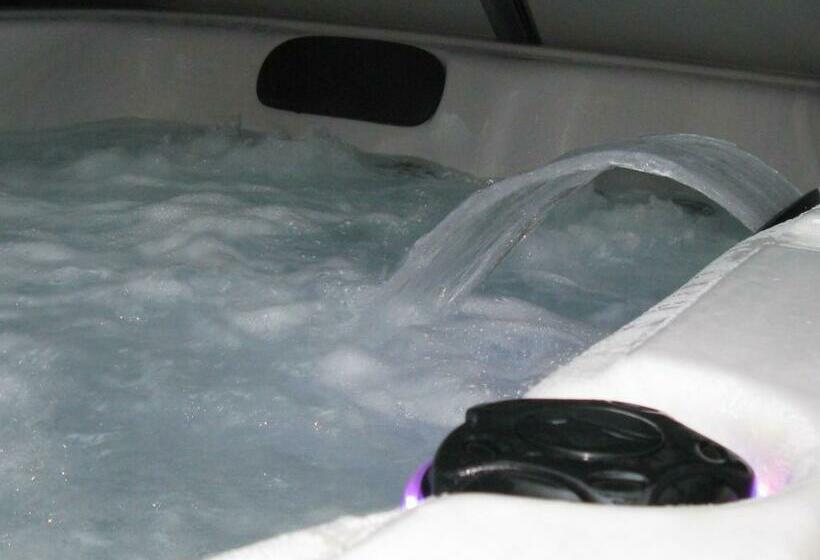 סוויטה עם ג'קוזי, L Echo Et L Abbaye