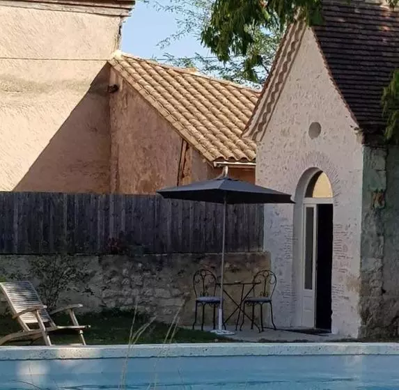プールビュースタンダードルーム, La Maison Bleue