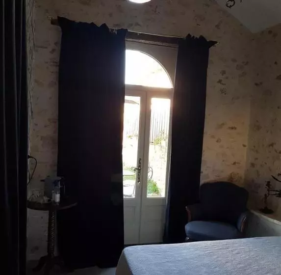 プールビュースタンダードルーム, La Maison Bleue