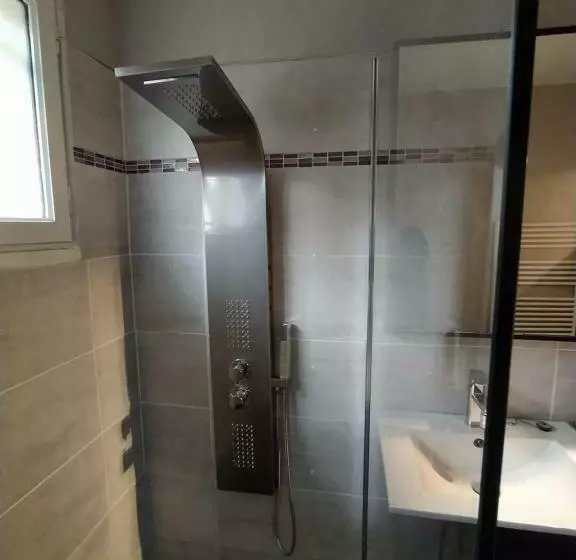 اتاق استاندارد با سرویس بهداشتی مشترک, Villa Alluro