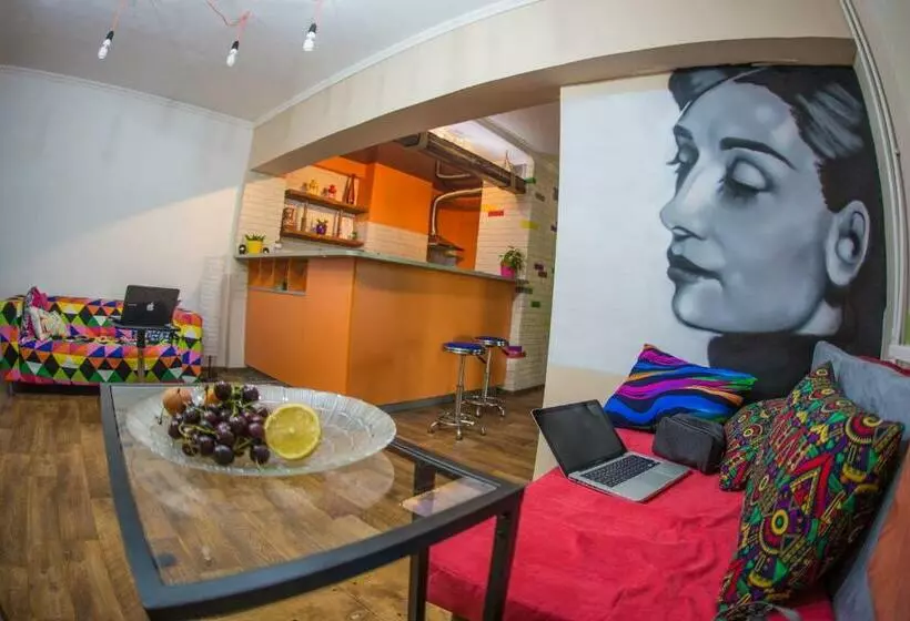 اتاق اکونومی, Hostel Loco