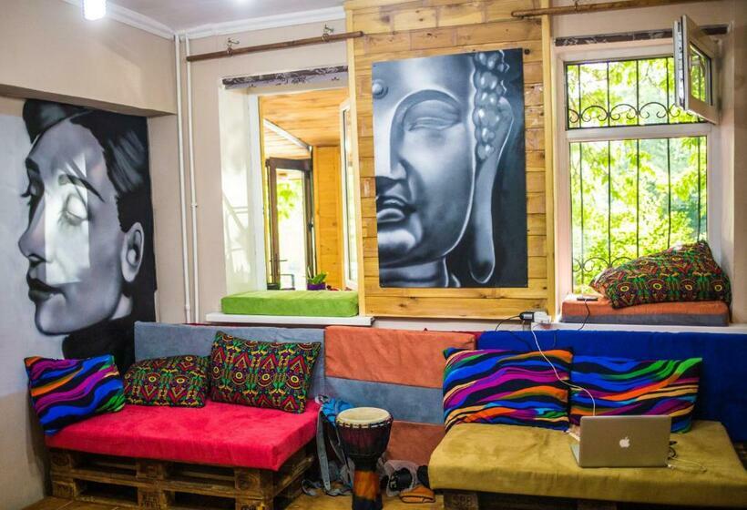 اتاق اکونومی, Hostel Loco