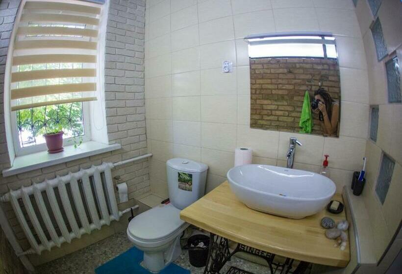 اتاق اکونومی, Hostel Loco