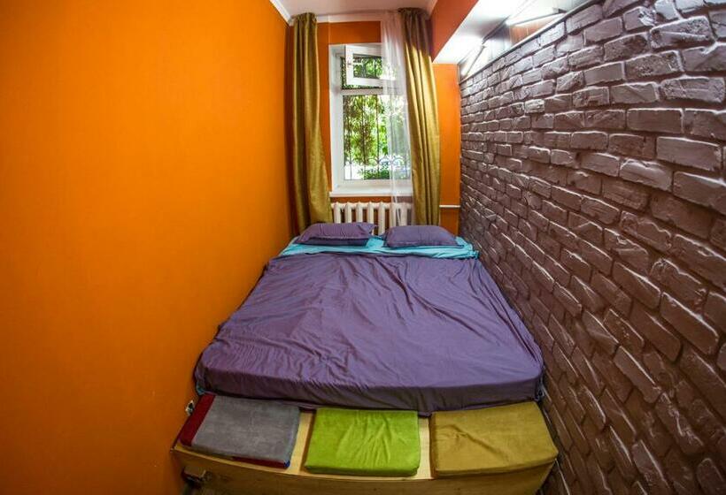 اتاق اکونومی, Hostel Loco