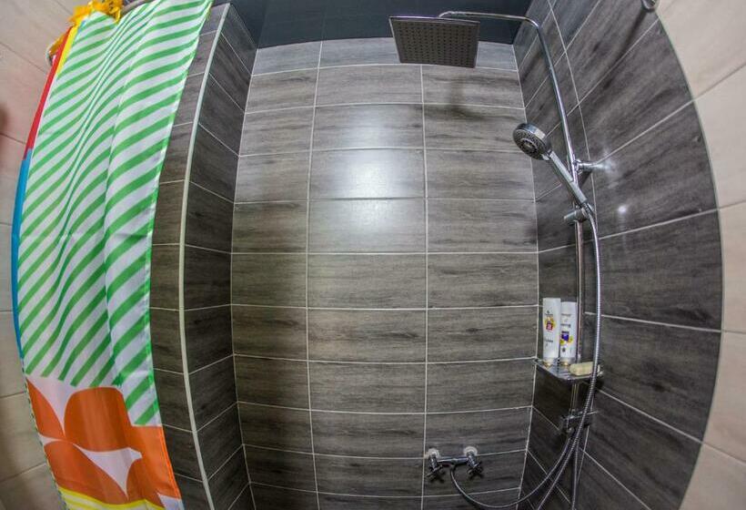 اتاق اکونومی, Hostel Loco