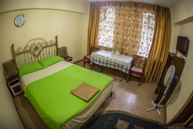 استودیوی استاندارد, Hostel Loco