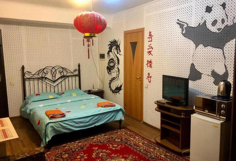 استودیوی استاندارد, Hostel Loco