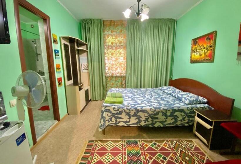 استودیوی استاندارد, Hostel Loco